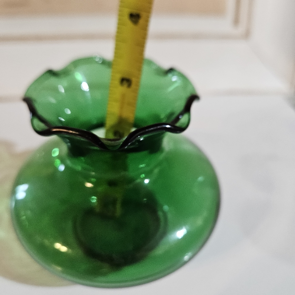 Green Anchor Hocking Ruffle Vase - Picture 4 of 4